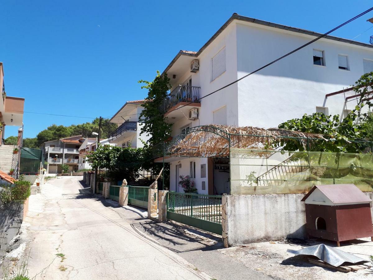 Apartments Luki Trogir Exteriör bild
