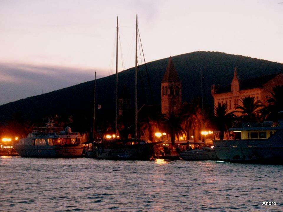 Apartments Luki Trogir Exteriör bild