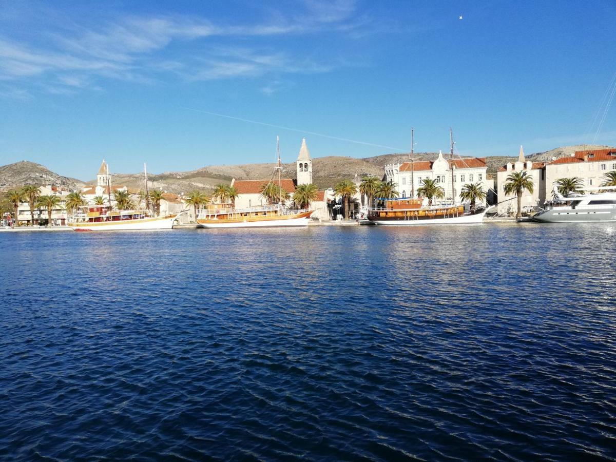 Apartments Luki Trogir Exteriör bild